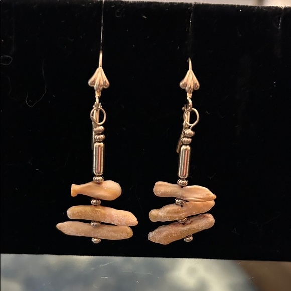 Nordstrom Elegant Peach Shell Dangle Earrings - Picture 1 of 3